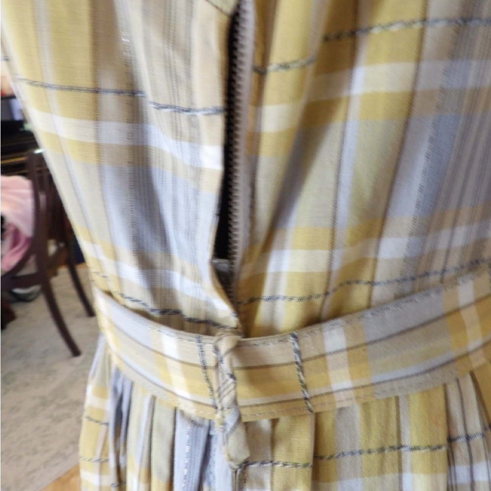 Vintage Sleeveless Dress - Picture 4 of 8